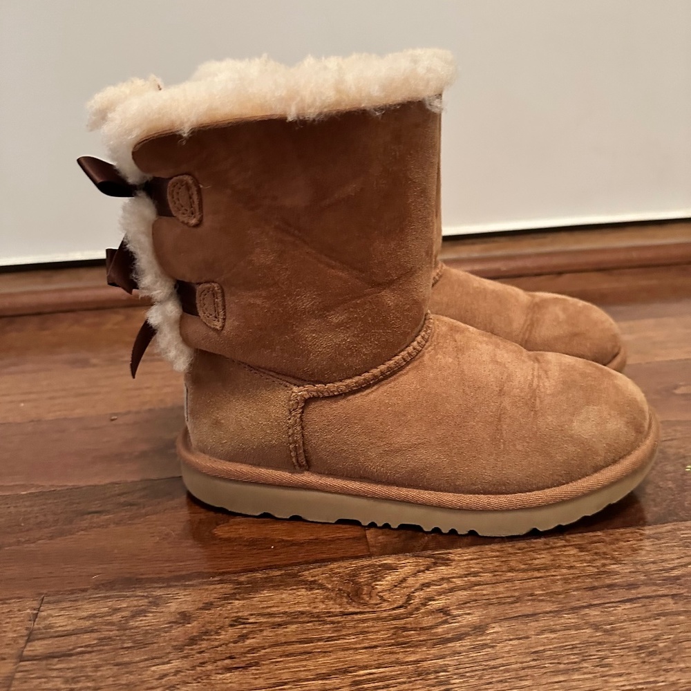 Girls Ugg - mini Bailey bow II